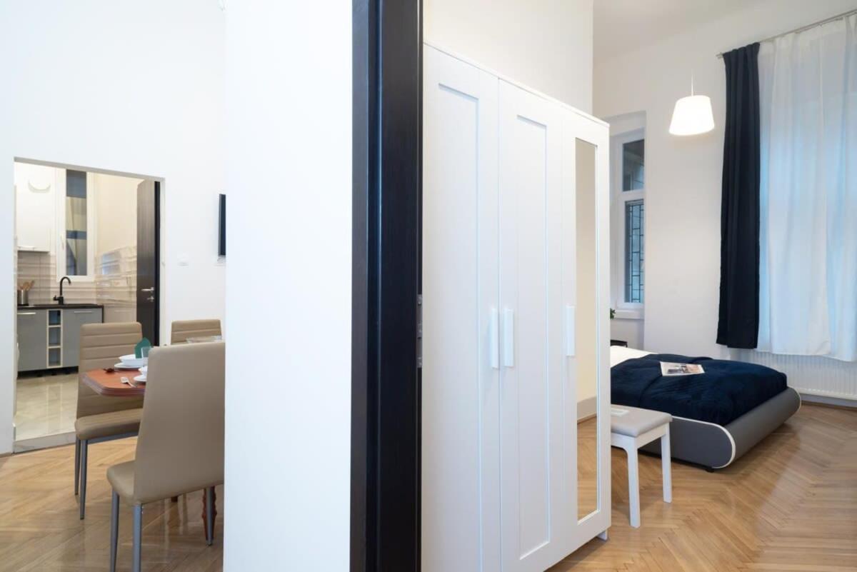 Ultra Central Large Stylish Apartment Budapest Exterior foto